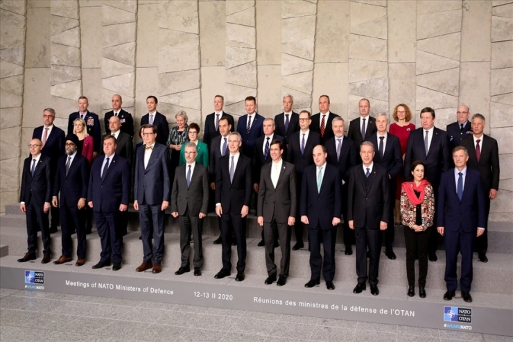 Bakan Akar, Oturum Sonrası Nato Aile Fotoğrafına Katıldı