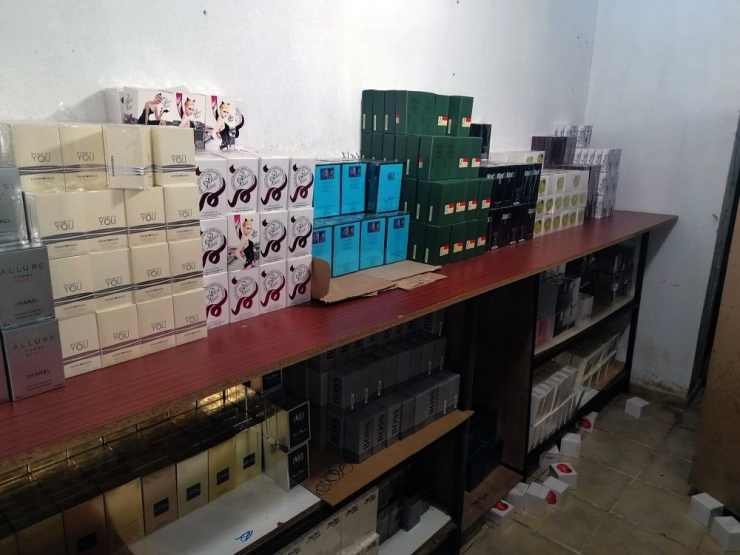 Marmaris’te 2 Milyon Tl’lik Kaçak Parfüm Ele Geçirildi