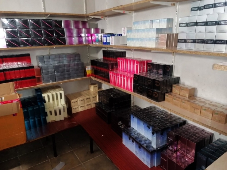 Marmaris’te 2 Milyon Tl’lik Kaçak Parfüm Ele Geçirildi