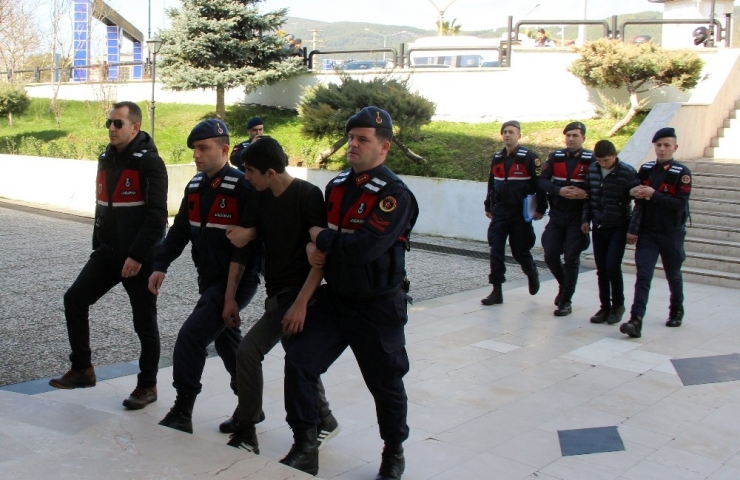 Ziyarete Gittikleri Evin Sahibini Sandalyeye Bağlayıp Gasp Ettiler