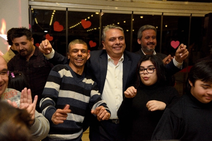 Engelsiz Kafe’de Sevgililer Günü Kutlaması