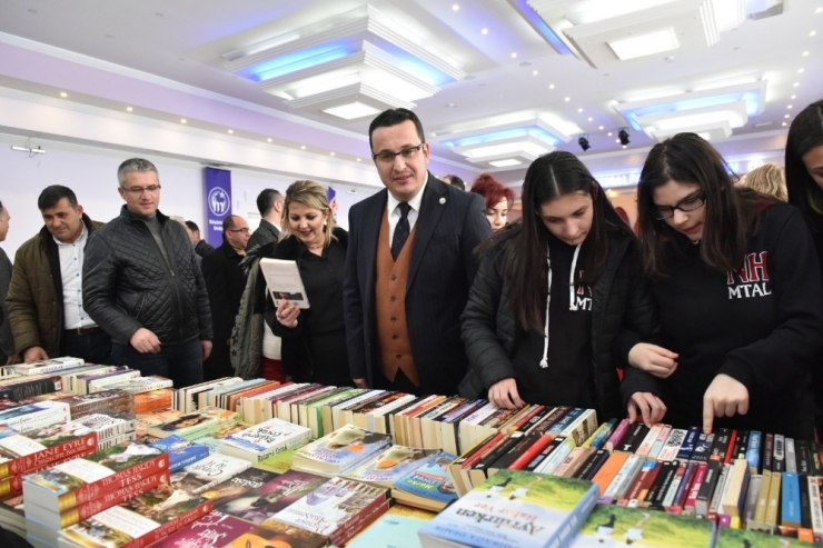 Mustafakemalpaşa’da Kitap Günleri Başladı