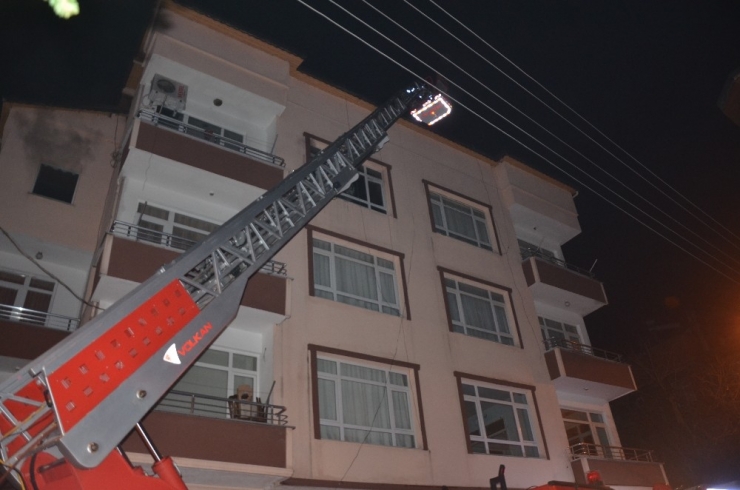 Elektrik Prizi Yangına Neden Oldu