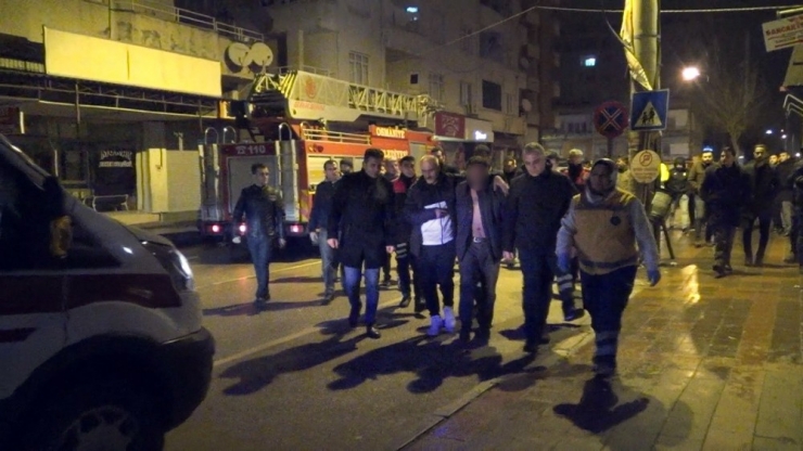 8. Kattan Atlamak İsteyen Adamı Emniyet Müdürü İkna Etti