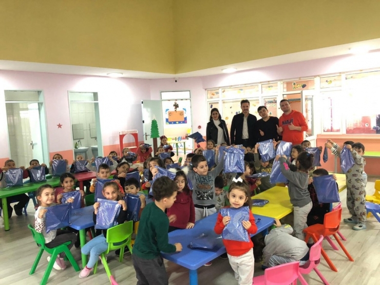 Anaokulu Öğrencilerinden Deprem Mağduru Yaşıtları İçin Yardım Kampanyası