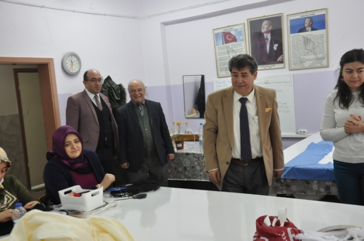 Kaymakam Tortop Ve Başkan Çöl, Halk Eğitim Merkezi’nde İncelemelerde Bulundular