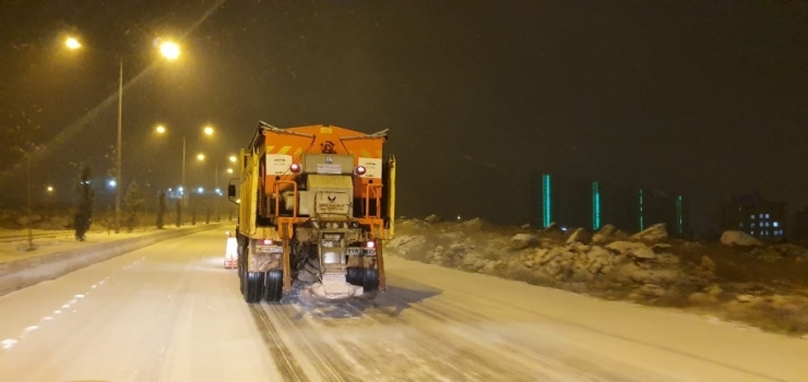 Şanlıurfa’da Kar Yağışı Etkili Oluyor