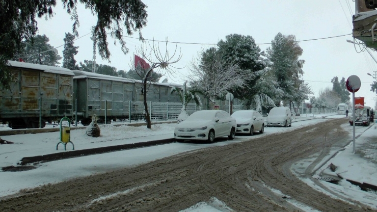 Suriye Sınırında 7 Yıl Sonra Kar Sevinci