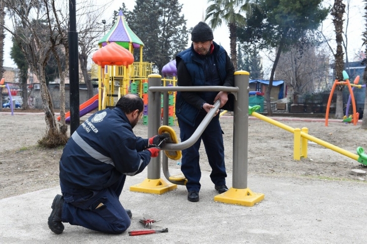 Seyhan’da Parklara Bakım Ve Onarım