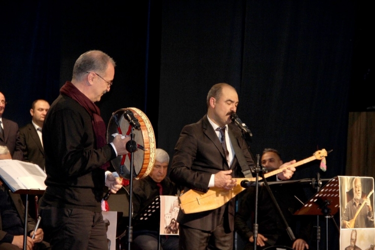 Kaymakam Emiroğlu, Şaman Davulu Çalıp Doğu Türkistan’a Selam Yolladı