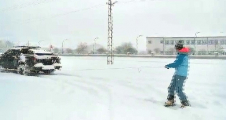 Kayak Pistine Dönen Kent Merkezinde Kayak Keyfi