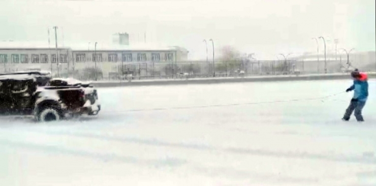 Kayak Pistine Dönen Kent Merkezinde Kayak Keyfi