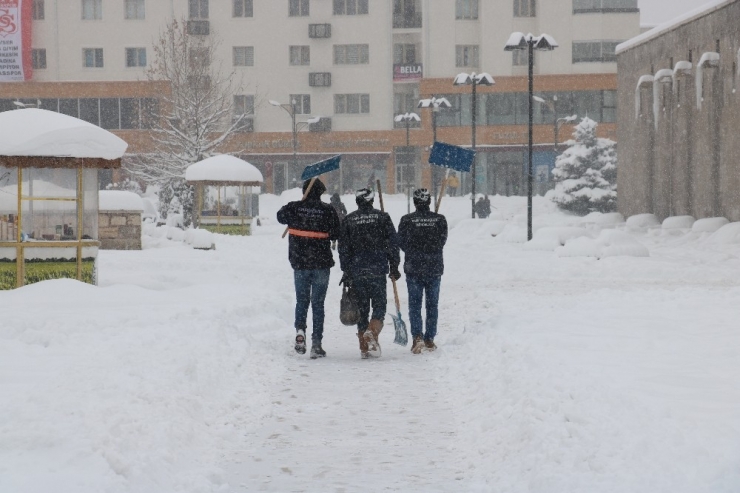 Kar Kalınlığı Yarım Metreye Ulaştı