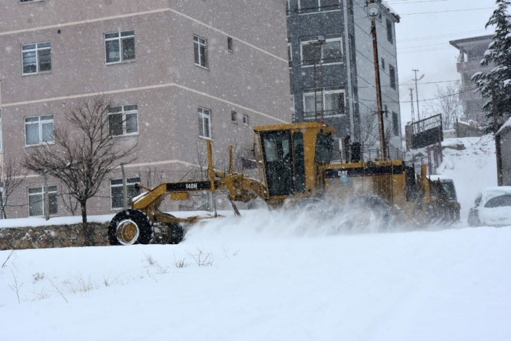 Adana Tufanbeyli’de Karla Mücadele