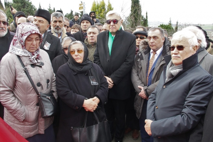 Ozan Arif Mezarı Başında Anıldı