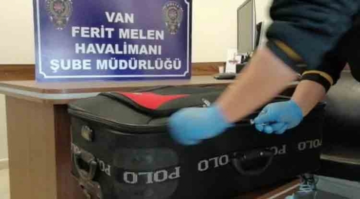 Uyuşturucuyla Uçağa Binmek İsteyen İranlı Yakalandı