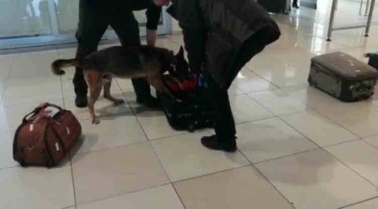 Uyuşturucuyla Uçağa Binmek İsteyen İranlı Yakalandı