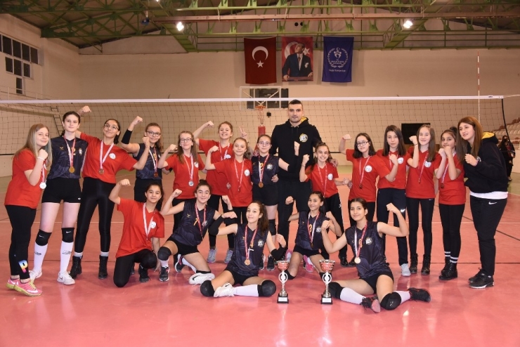 Voleybol Küçük Kızlar Kategorisi İl Şampiyonası Sona Erdi