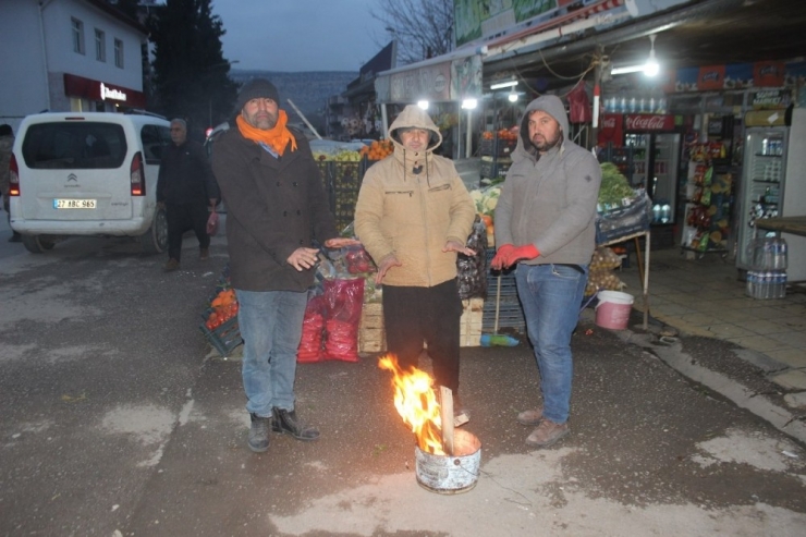 Soğuk Havalar Dondurdu Kar Sevindirdi