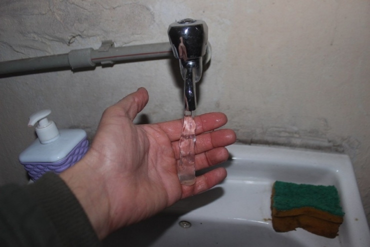 Soğuk Havalar Dondurdu Kar Sevindirdi