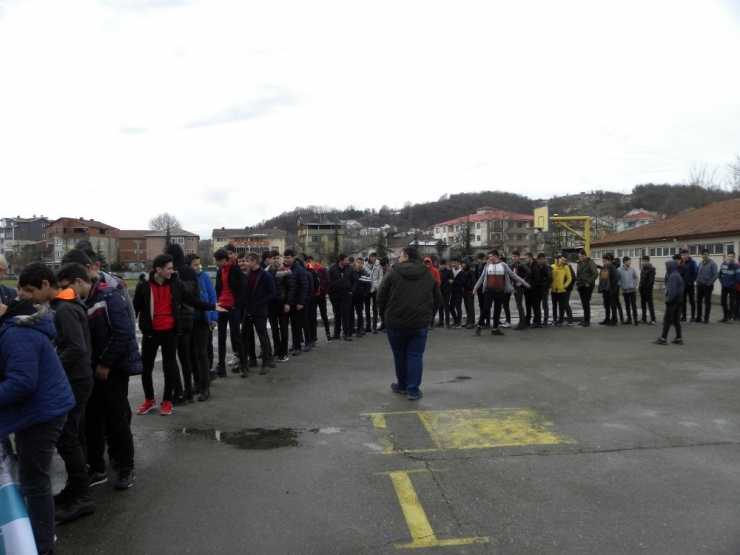 Çaycuma Kent Konseyi Kadınları Öğrencilerin İçini Isıttı