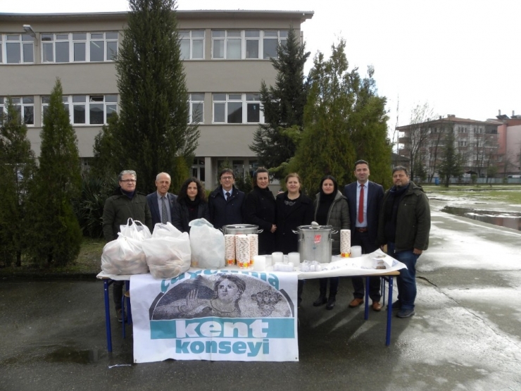 Çaycuma Kent Konseyi Kadınları Öğrencilerin İçini Isıttı