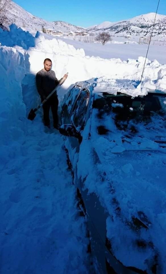 Adana Tufanbeyli’de Kar İnsan Boyunu Geçti