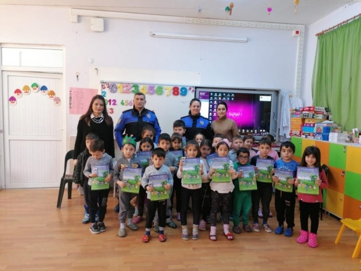 Polisten Öğretmen Ve Öğrencilere Bilgilendirme Semineri