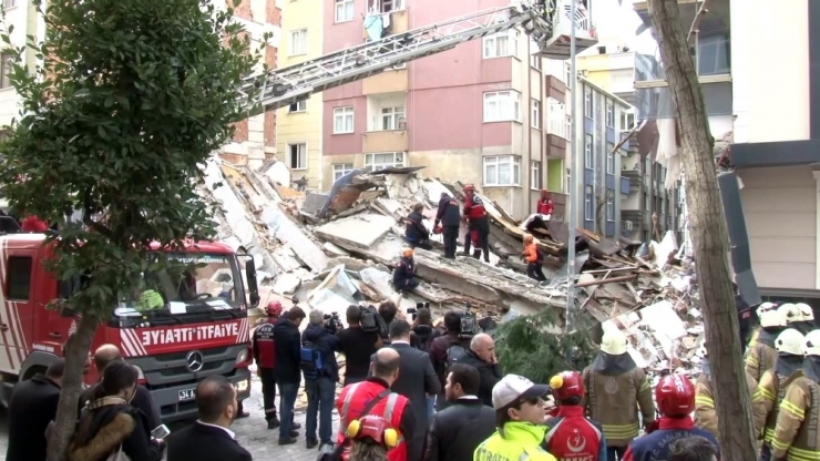 Bahçelievler’de 7 Katlı Bina Çöktü, Afad Hassas Cihazlarla Ses Dinleme Çalışması Yaptı