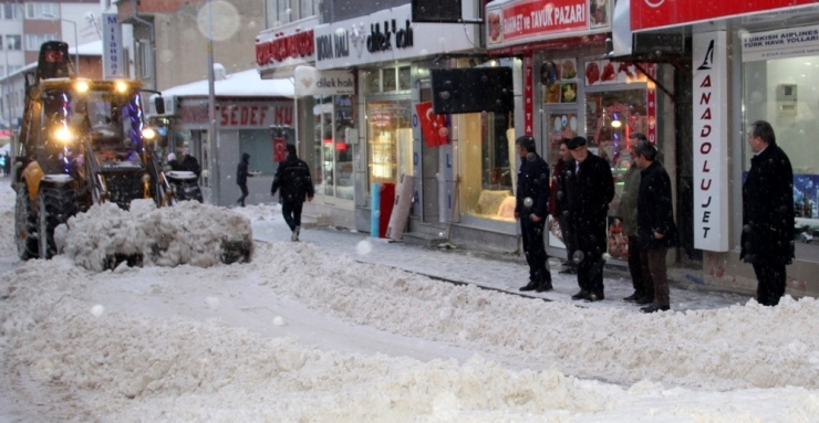 Bayburt Belediyesinden Hummalı Karla Mücadele Çalışması