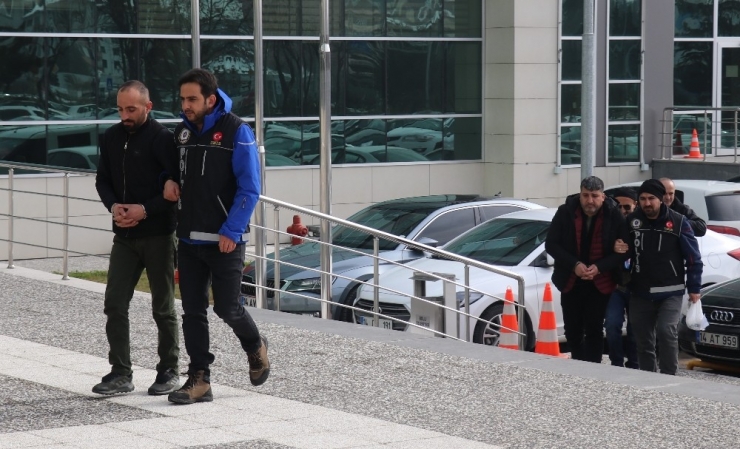 Bolu’da 303 Gram Kokainle Yakalanan 2 Kişi Adliyeye Sevk Edildi