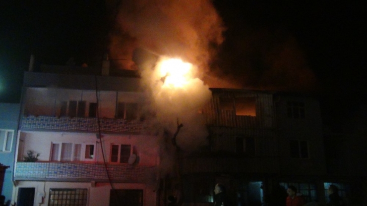 Bursa’da 3 Katlı Geri Dönüşüm Fabrikasında Büyük Yangın