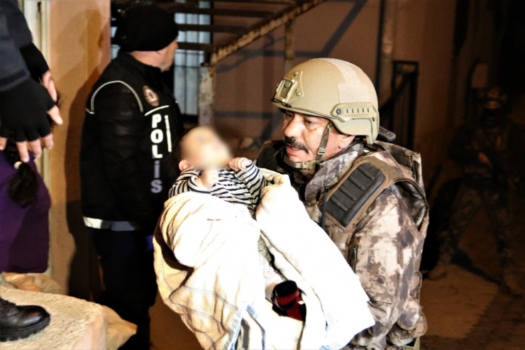 Narkotik Polisinden Şafak Operasyonu: 23 Gözaltı