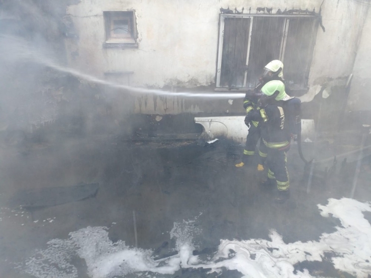 Depoda Çıkan Yangın Kısa Sürede Söndürüldü