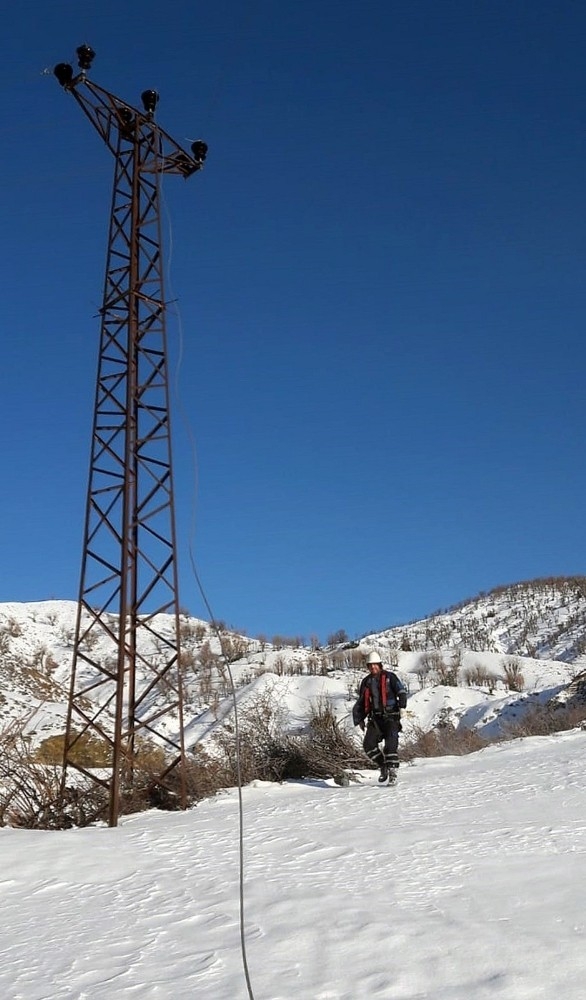 Dicle Elektrik Ekipleri Kış Mesaisinde