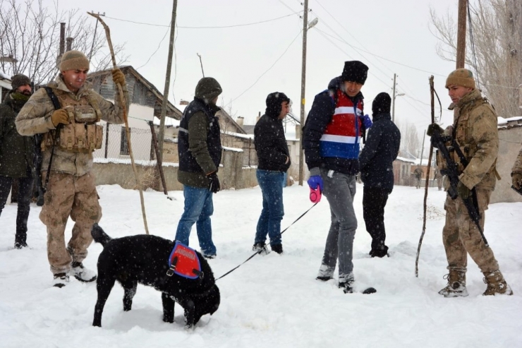 Ailesine Kızıp Evi Terk Eden Genç Kızdan 4 Gündür Haber Alınamıyor