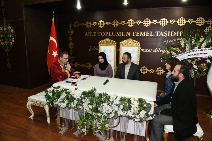 Esenyurt’ta 14 Şubat Sevgililer Günü’nde 70 Çift Dünyaevine Girdi