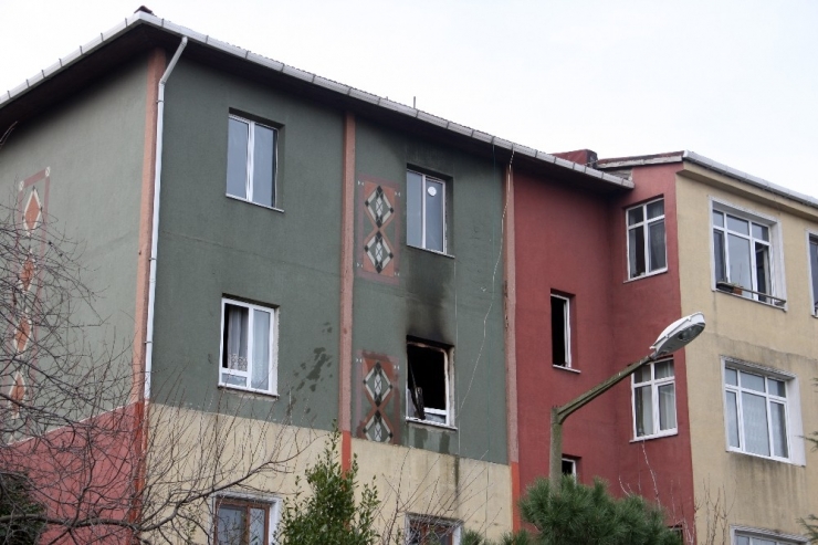 Eyüpsultan’da Çıkan Yangında Yaşlı Adam Hayatını Kaybetti