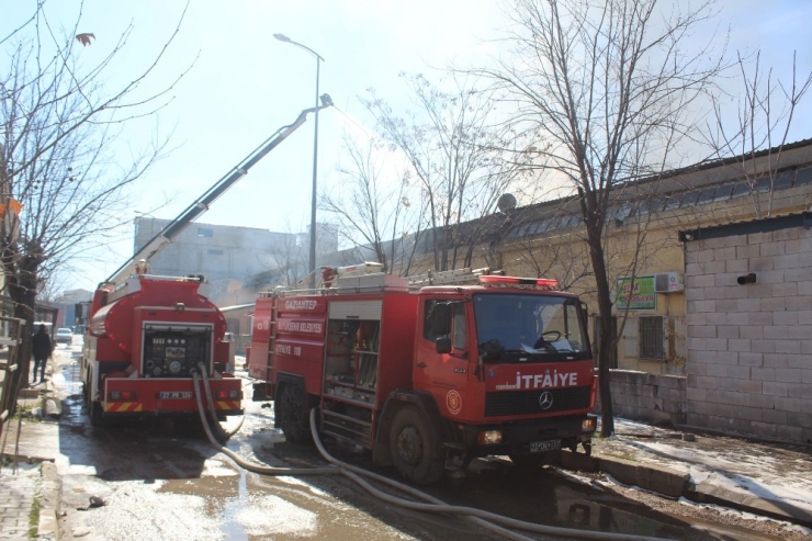 Boya İmalathanesinde Çıkan Yangın Kontrol Altına Alındı