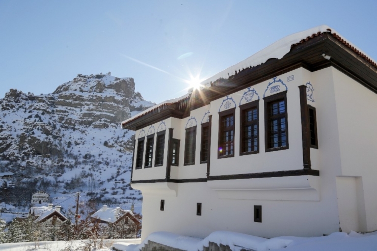 Tarihi Kent Beyaza Büründü