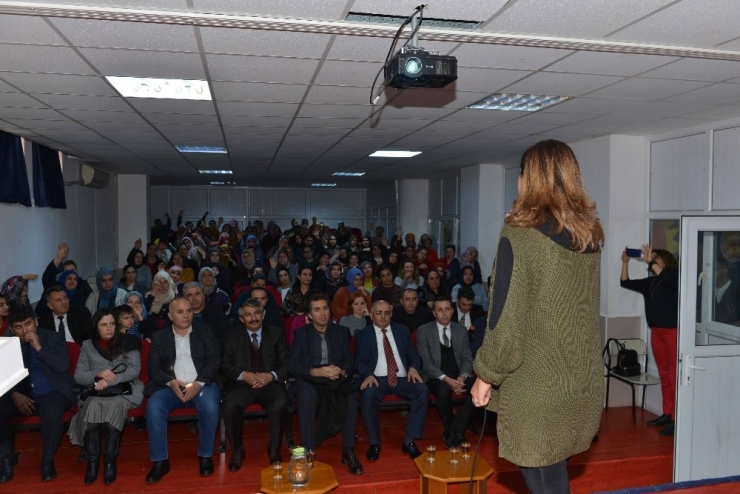 Aileler Çocukların İnternet Bağımlılığı Konusunda Bilinçlendirildi