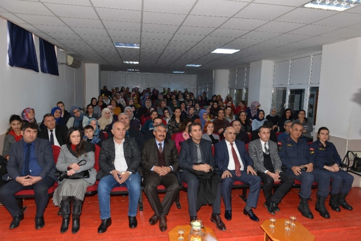 Aileler Çocukların İnternet Bağımlılığı Konusunda Bilinçlendirildi