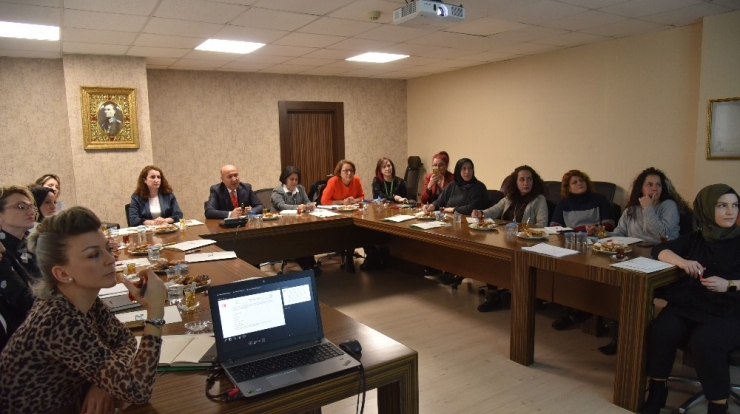 İzmitli Kadınlara Kooperatifçilik Eğitimi Verildi