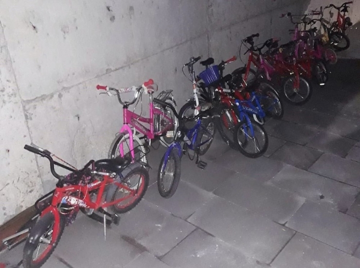 Bisiklet Ve Bebek Arabaları Çalan Hırsız Tutuklandı