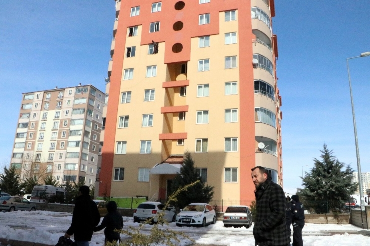 Kayseri’de Korku Dolu Anlar; Kendini Kesip İntihara Kalkıştı