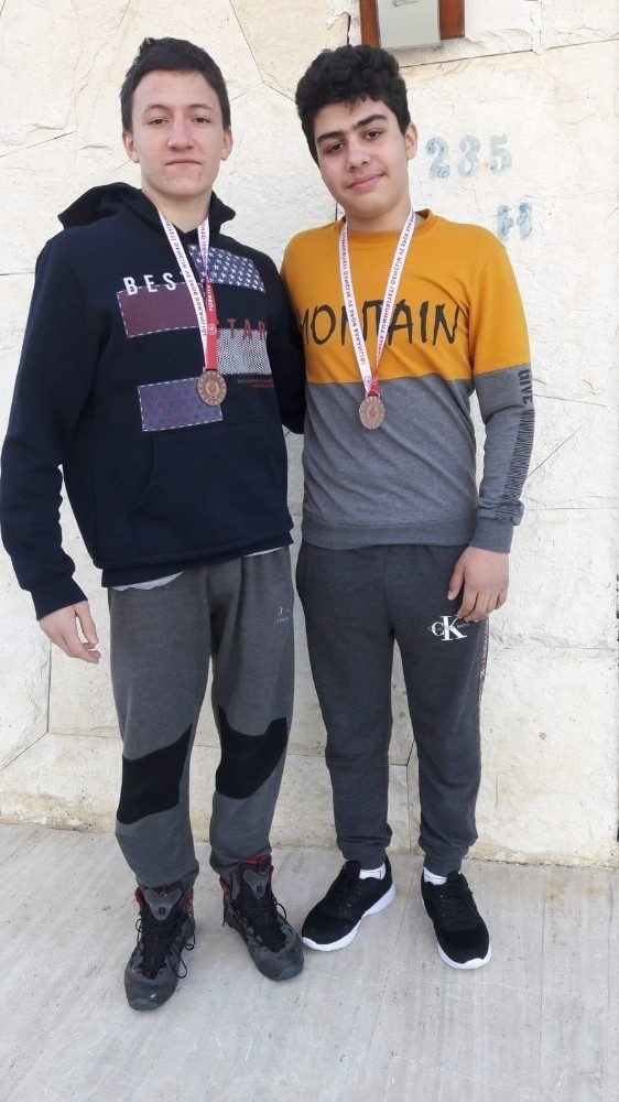 Kepez’in Güreşçilerinin Sırtı Yere Gelmiyor