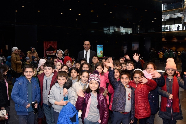 Başkanlar Çocukların Tiyatro Heyecanına Ortak Oldu