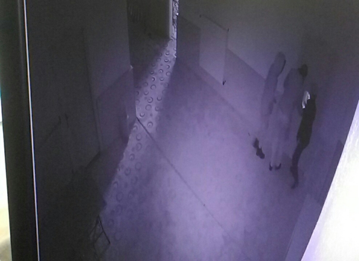 Yardım Kumbarasını Çalan Çocuklar Kamerada