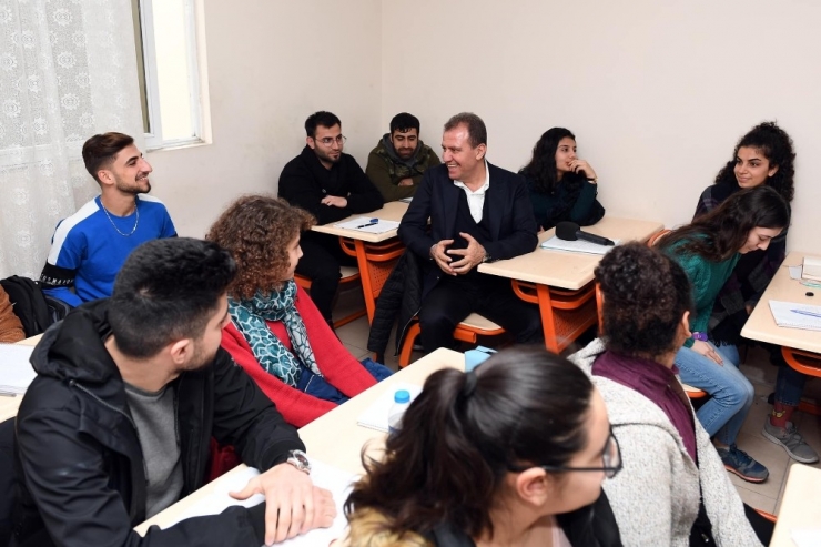 Başkan Seçer, Tarsus’ta Kurs Merkezi Öğrencileriyle Bir Araya Geldi