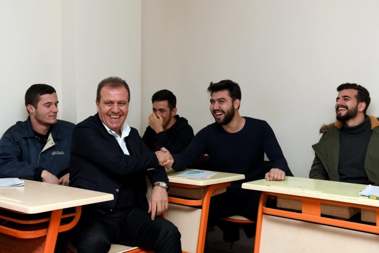 Başkan Seçer, Tarsus’ta Kurs Merkezi Öğrencileriyle Bir Araya Geldi